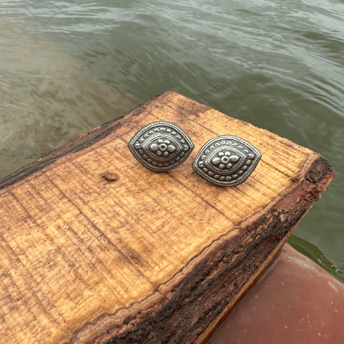 Oval Design Stud