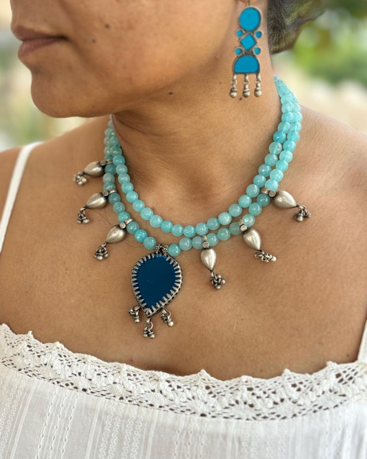 Aqua Blue Stone with Silver Mirror Pendant Beads Necklace