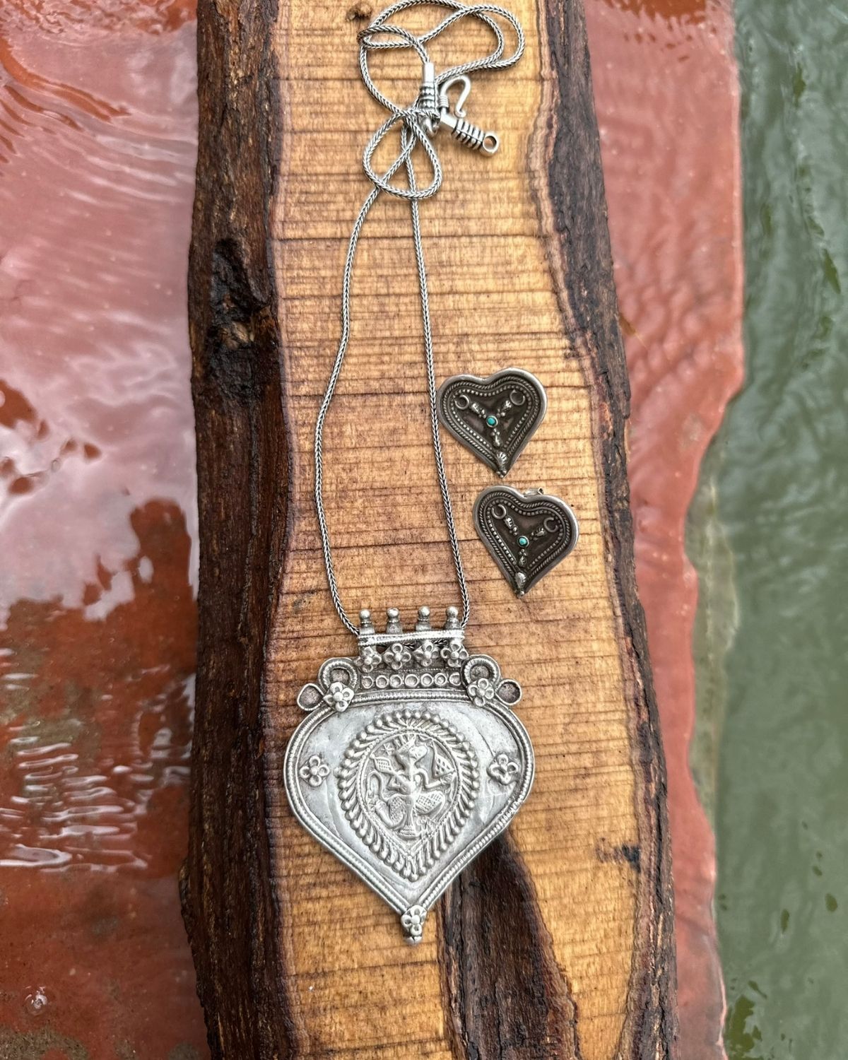 Vintage Idol Pendant Chain with Earring Set