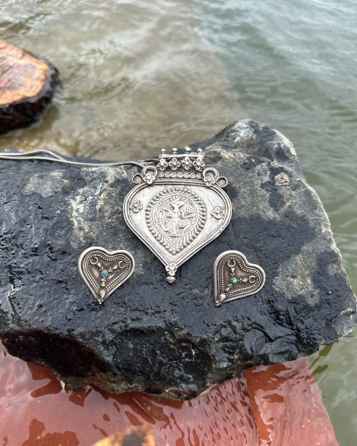 Vintage Idol Pendant Chain with Earring Set