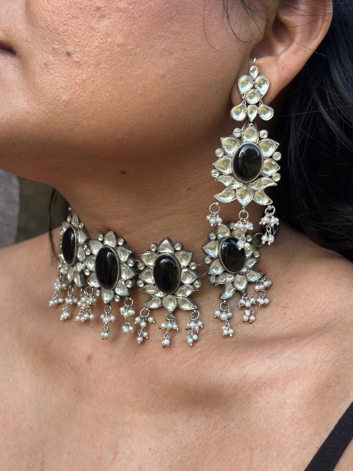 Kundan chokar black onyx set
