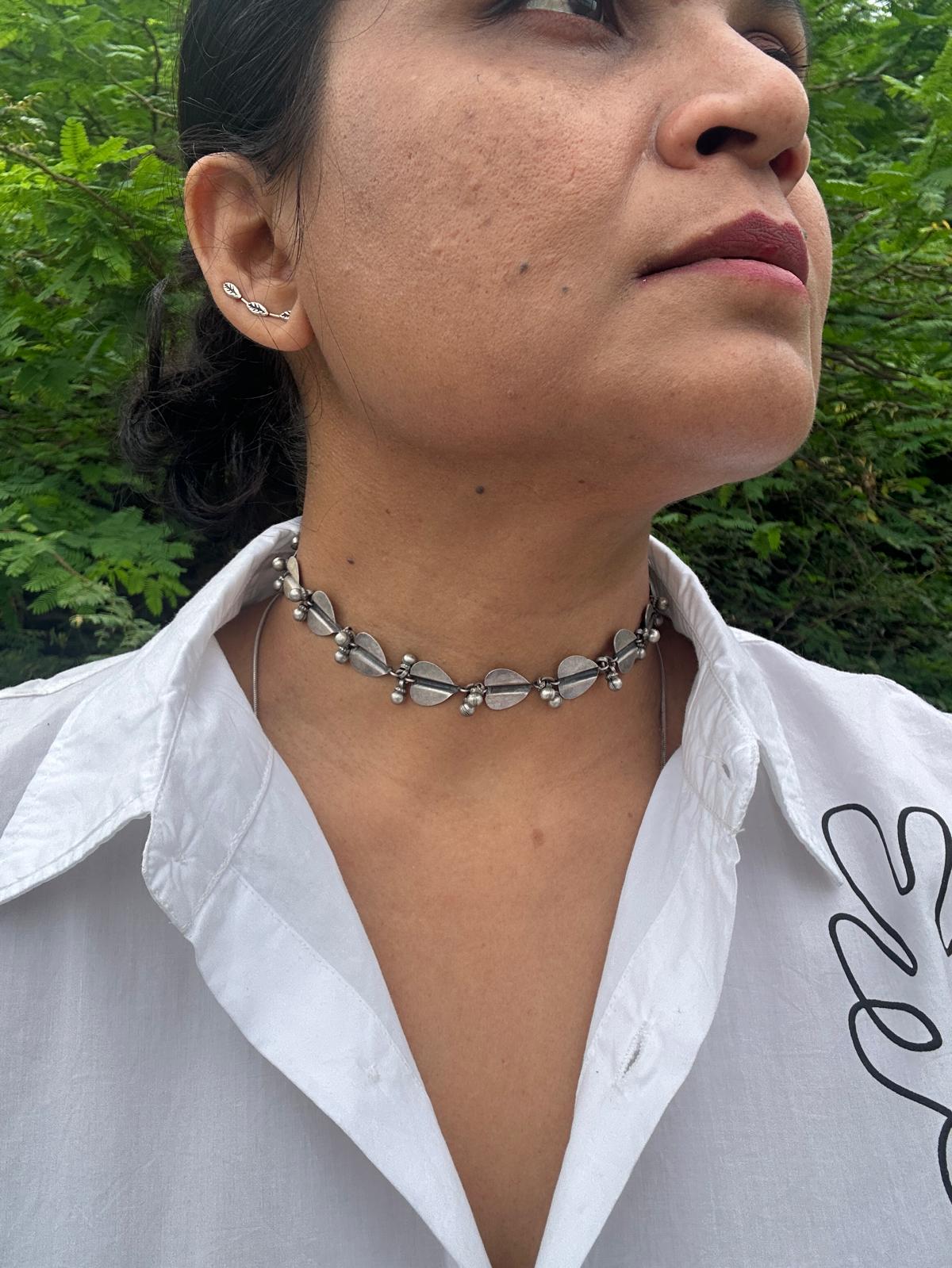 Silver Heart Shaped Motif Chokar