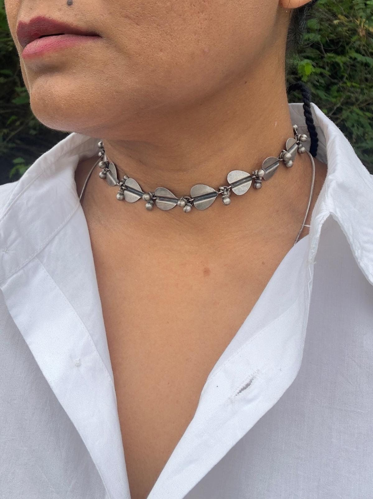 Silver Heart Shaped Motif Chokar