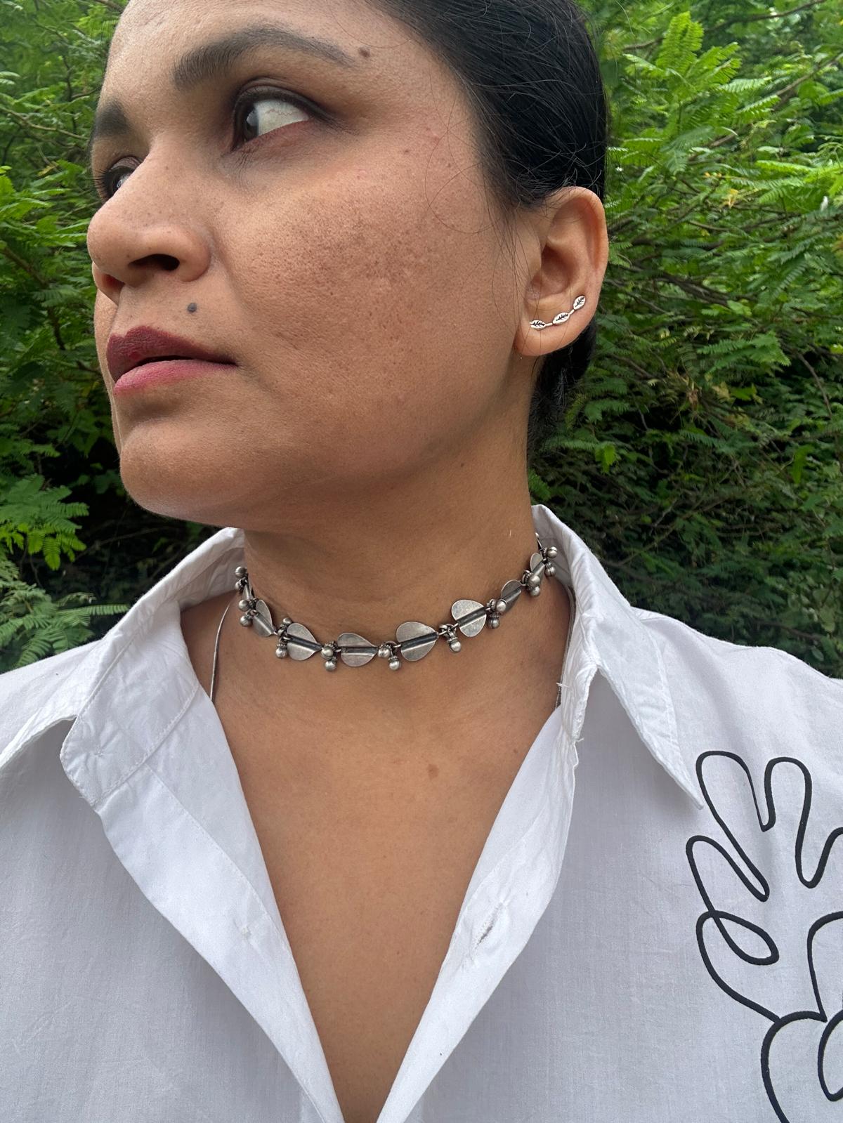 Silver Heart Shaped Motif Chokar