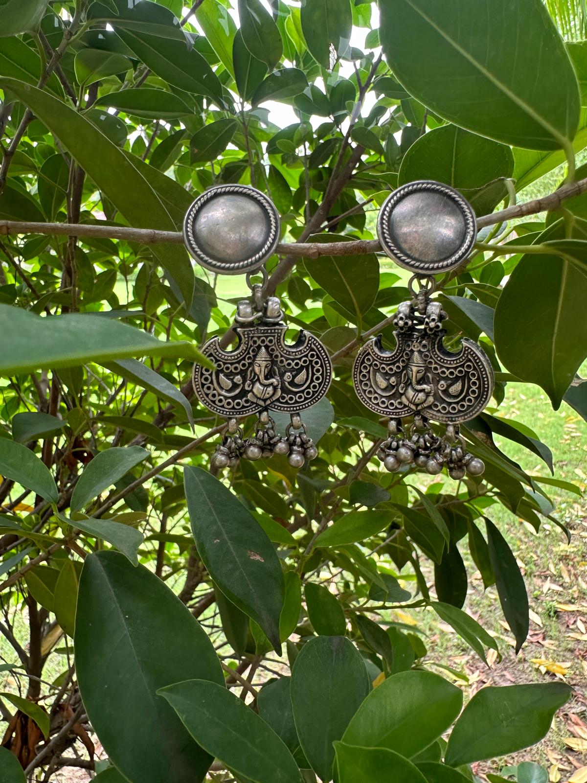 Floral Silver Ganpati Engraved Tabiz Dangler