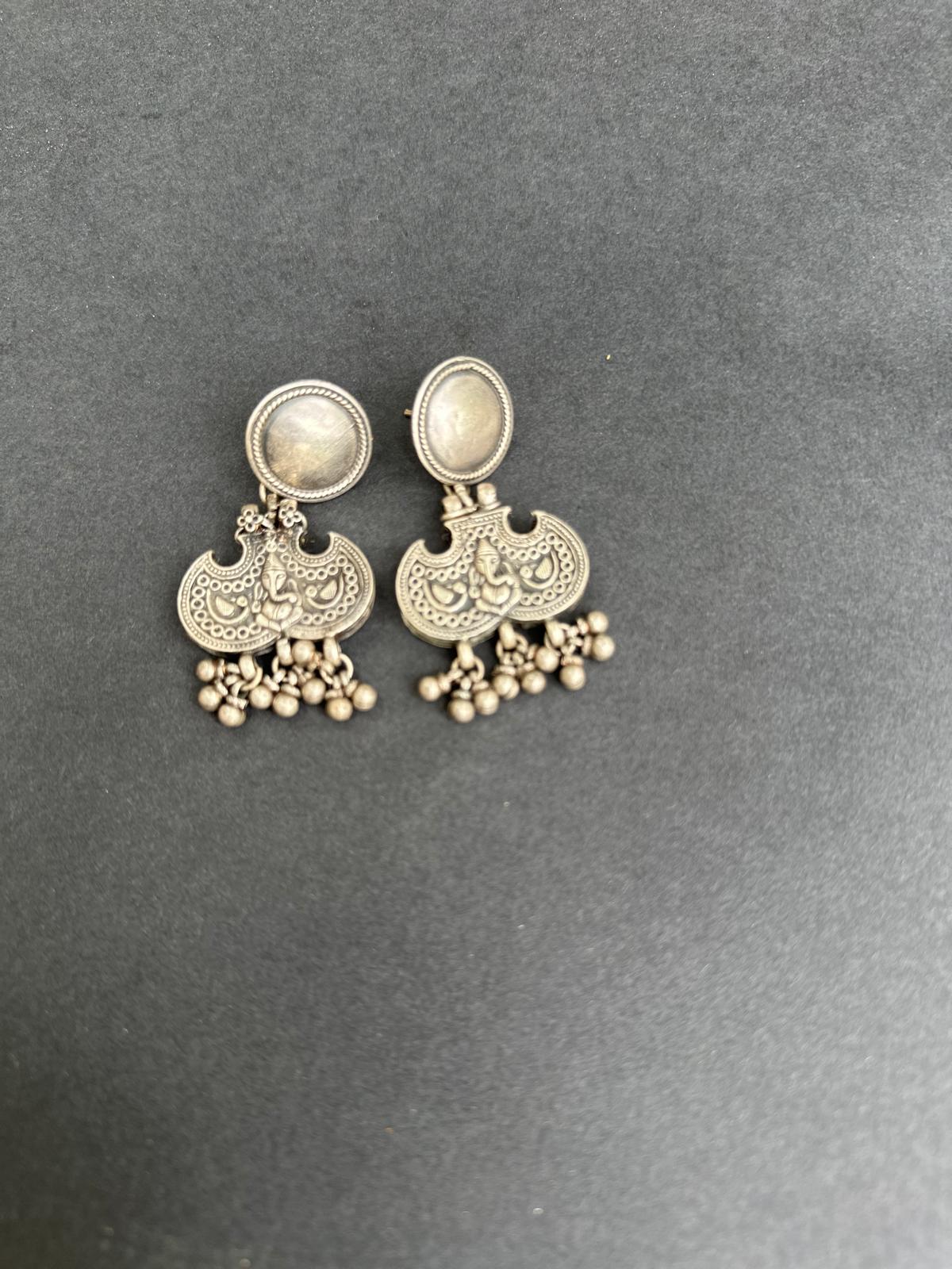 Floral Silver Ganpati Engraved Tabiz Dangler