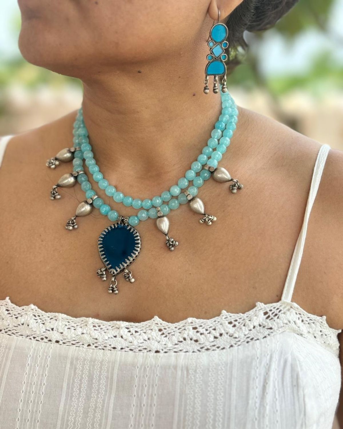 Aqua Blue Stone with Silver Mirror Pendant Beads Necklace