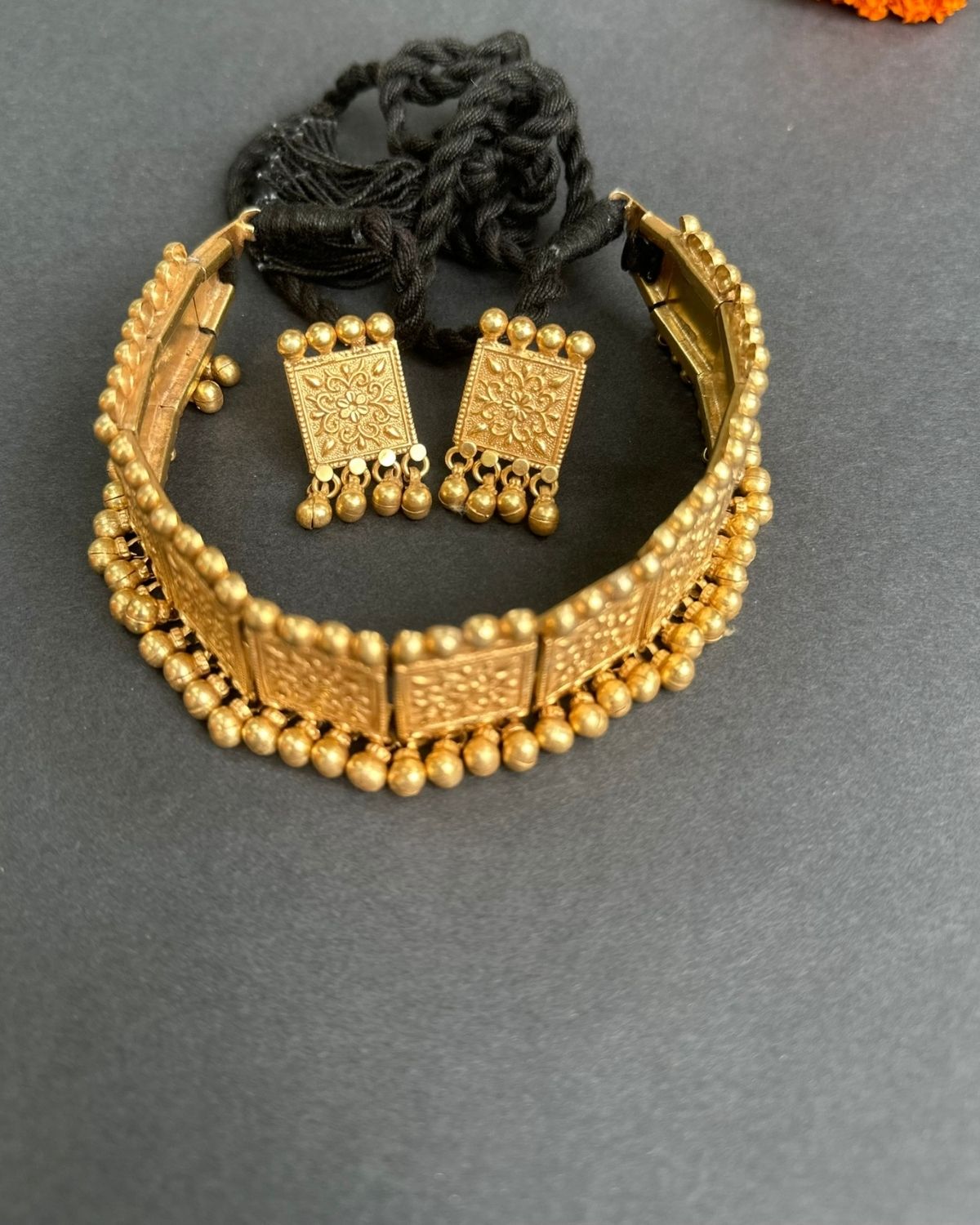 Floral Gold Polish Chokar with Earring Set